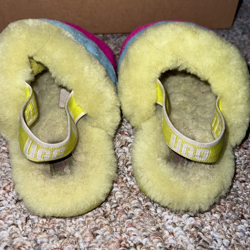 UGG Slippers - Picture 4 of 8